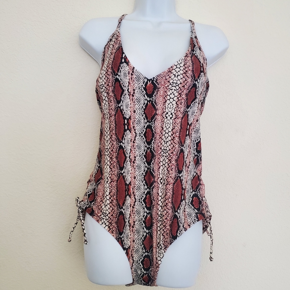 Women's Side-Cinch Medium Coverage One Piece Swimsuit - Kona Sol™ Animal Print